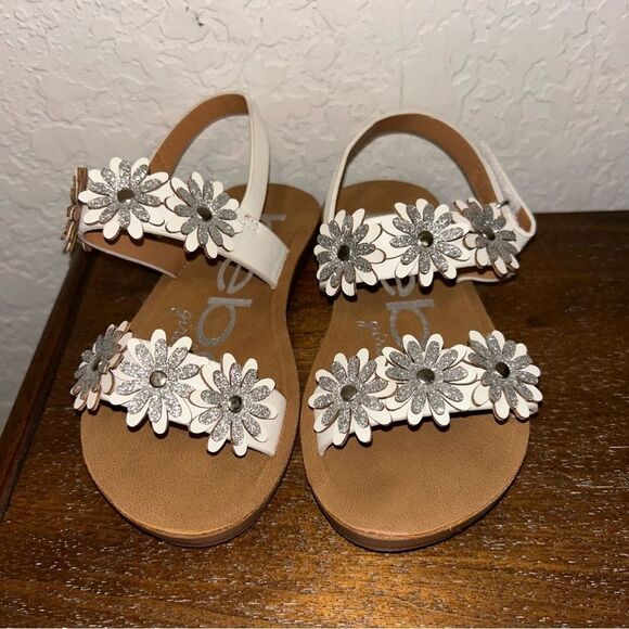Bebe Flower Sling Back Sandal Shoes - Picture 4 of 9